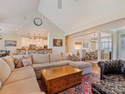 5 Split Creek Court Mills River NC 28759