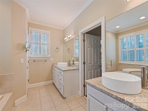 5 Split Creek Court Mills River NC 28759