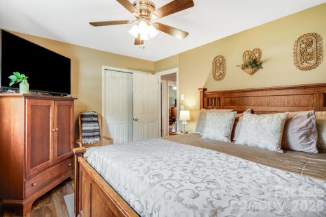 458 Beach Drive Hendersonville NC 28792