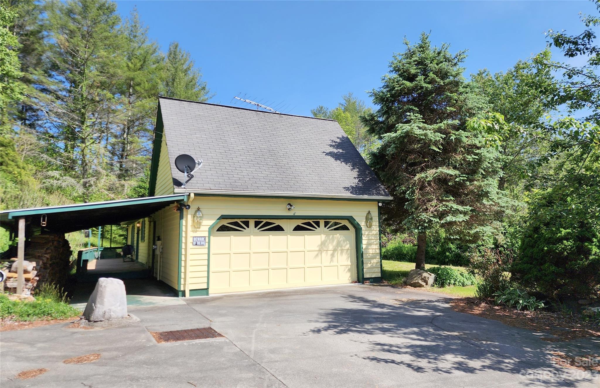 2015 Nc 80 Highway Bakersville NC 28705