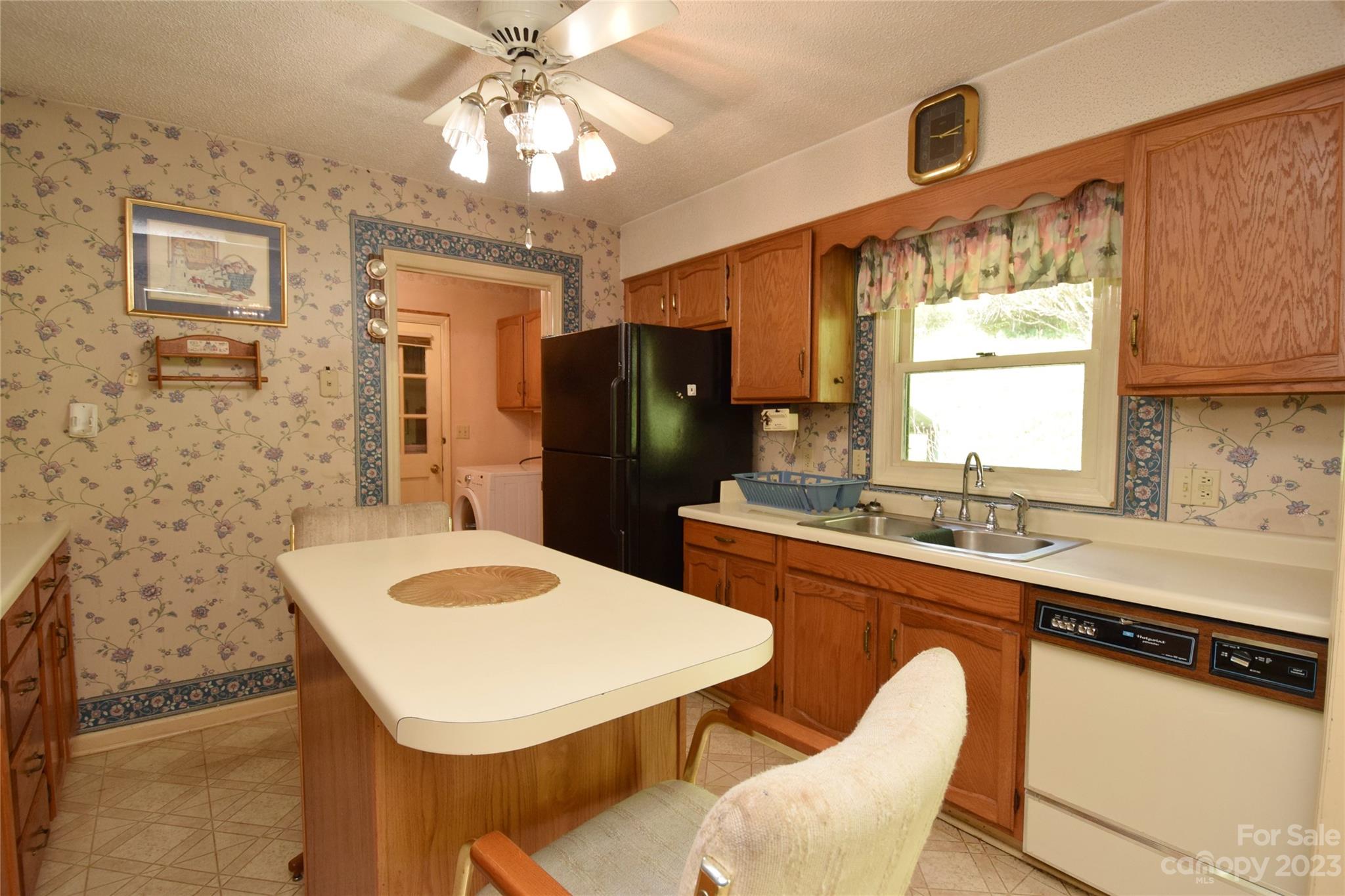 2015 Nc 80 Highway Bakersville NC 28705