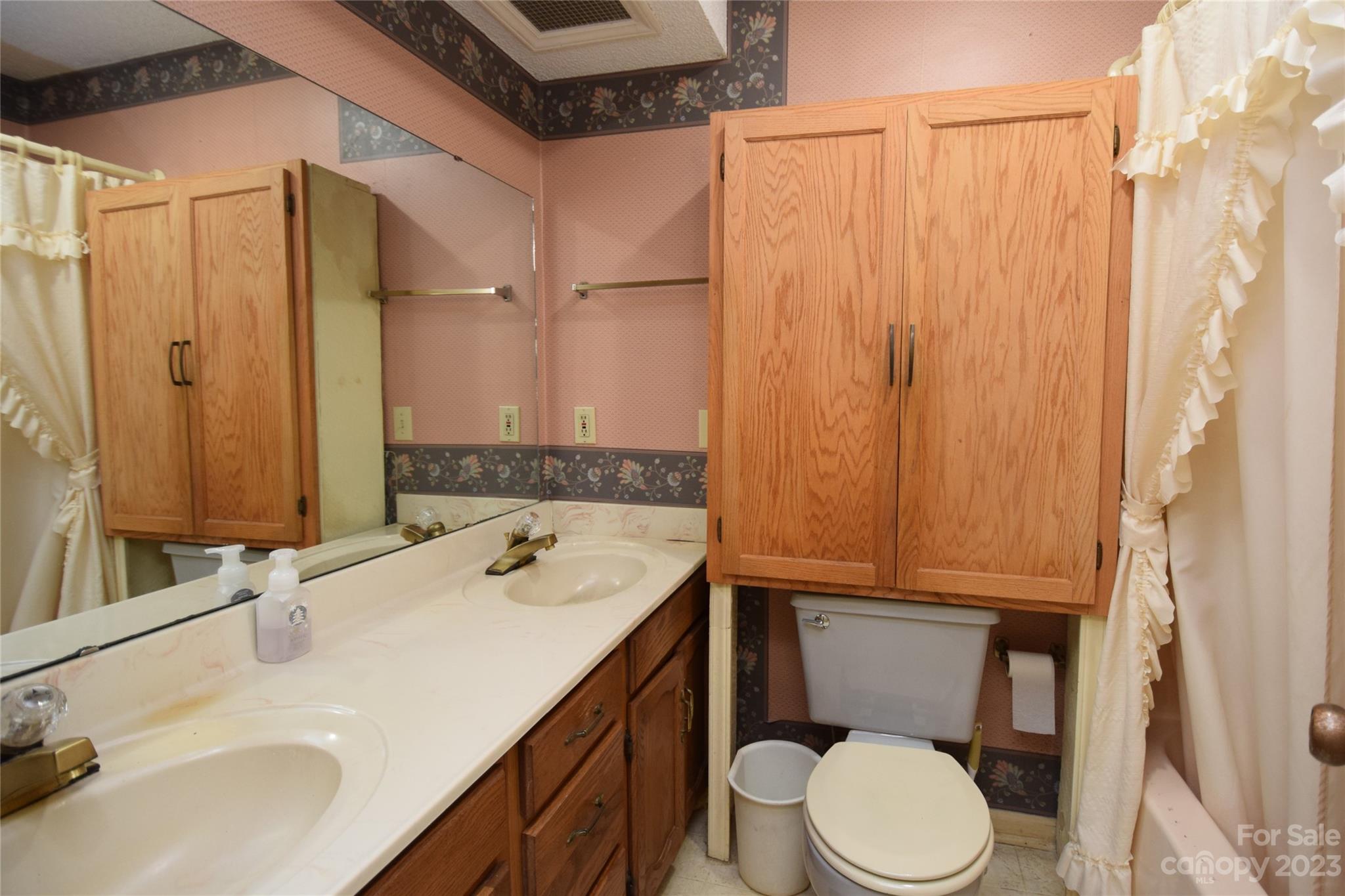 2015 Nc 80 Highway Bakersville NC 28705