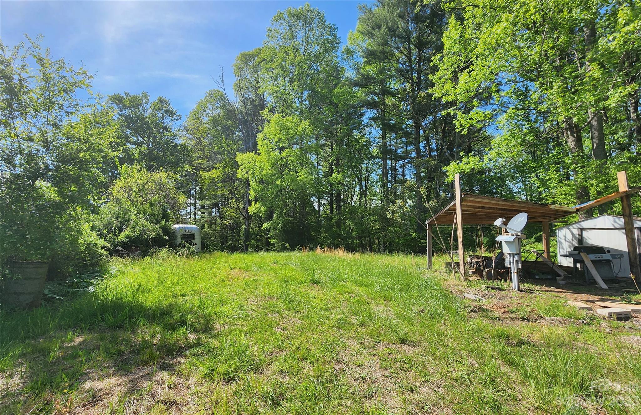 2015 Nc 80 Highway Bakersville NC 28705