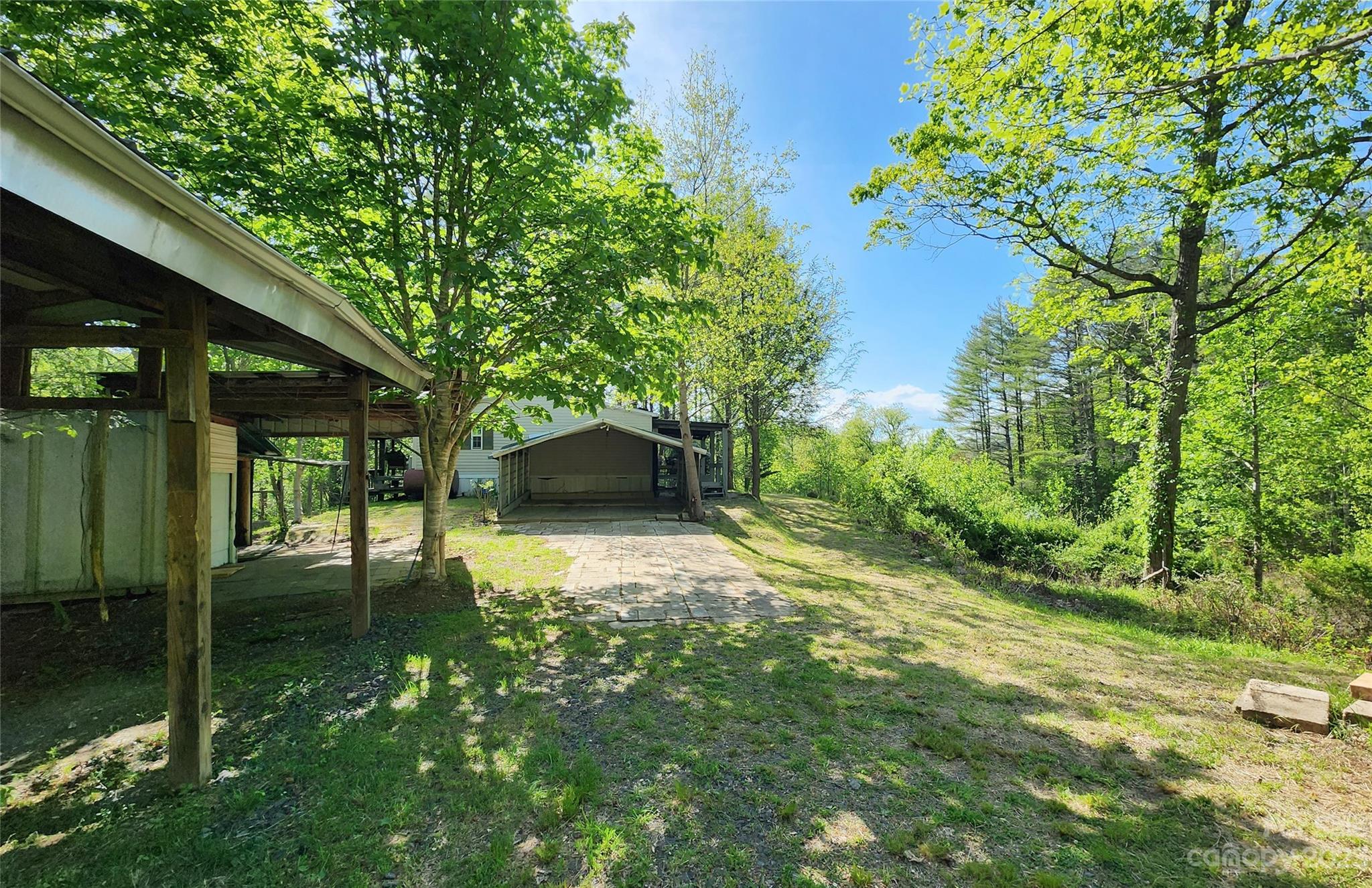 2015 Nc 80 Highway, Bakersville NC Real Estate Listing MLS Car4029063