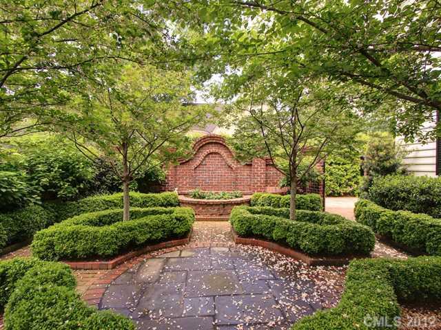 823 Hungerford Place Charlotte NC 28207