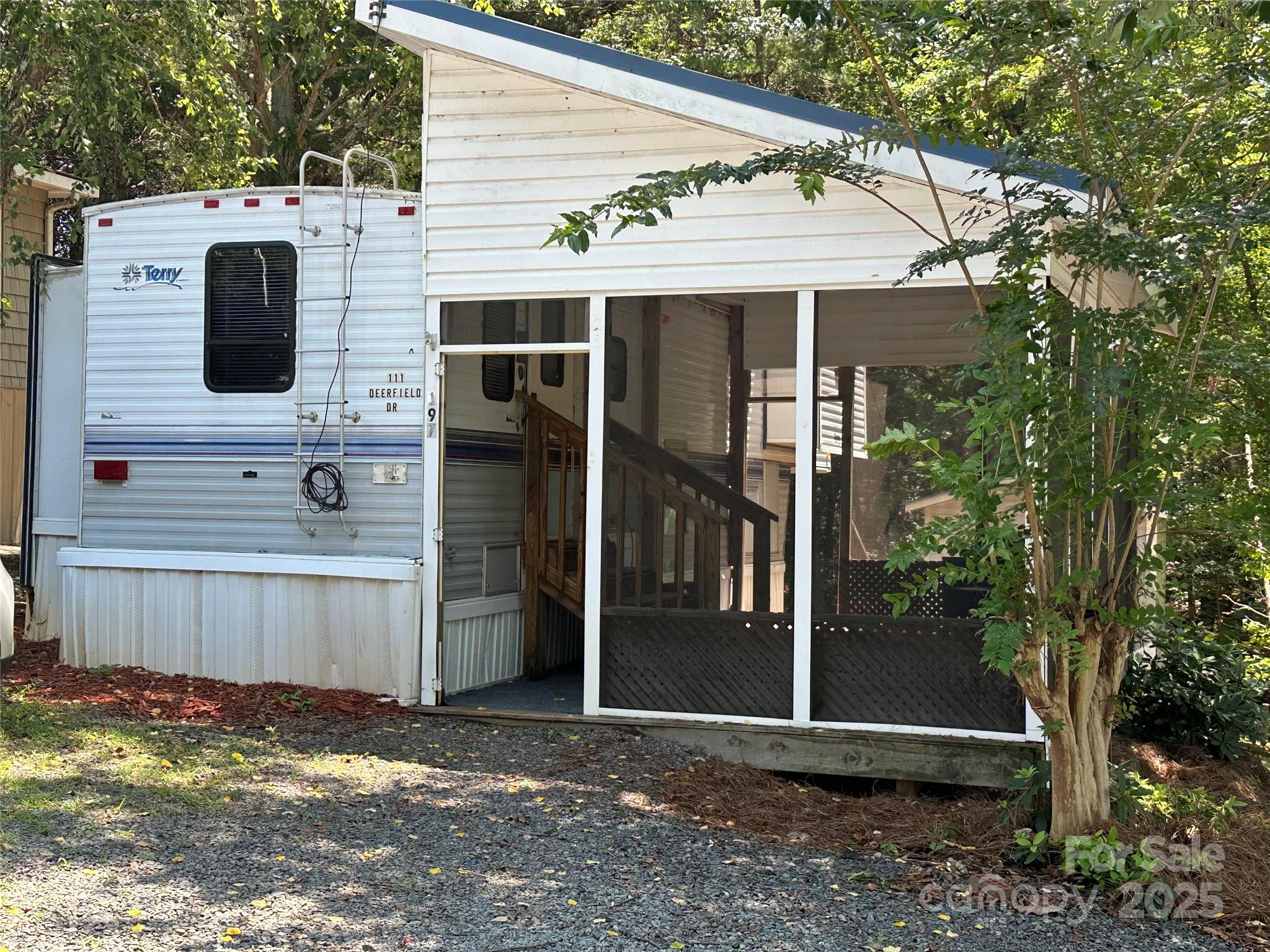 111 Deerfield Drive New London NC 28127