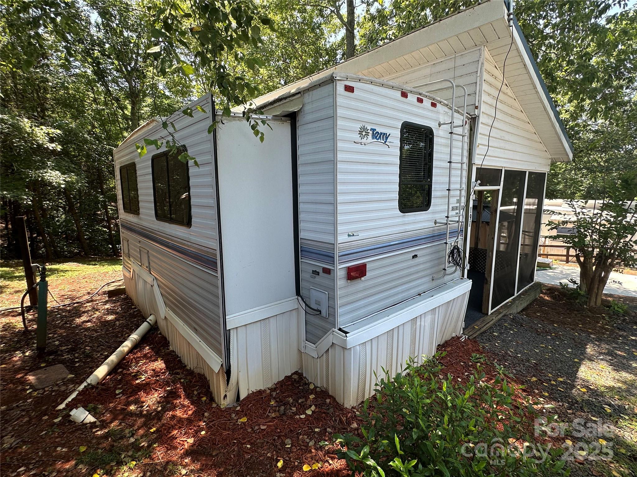 111 Deerfield Drive New London NC 28127