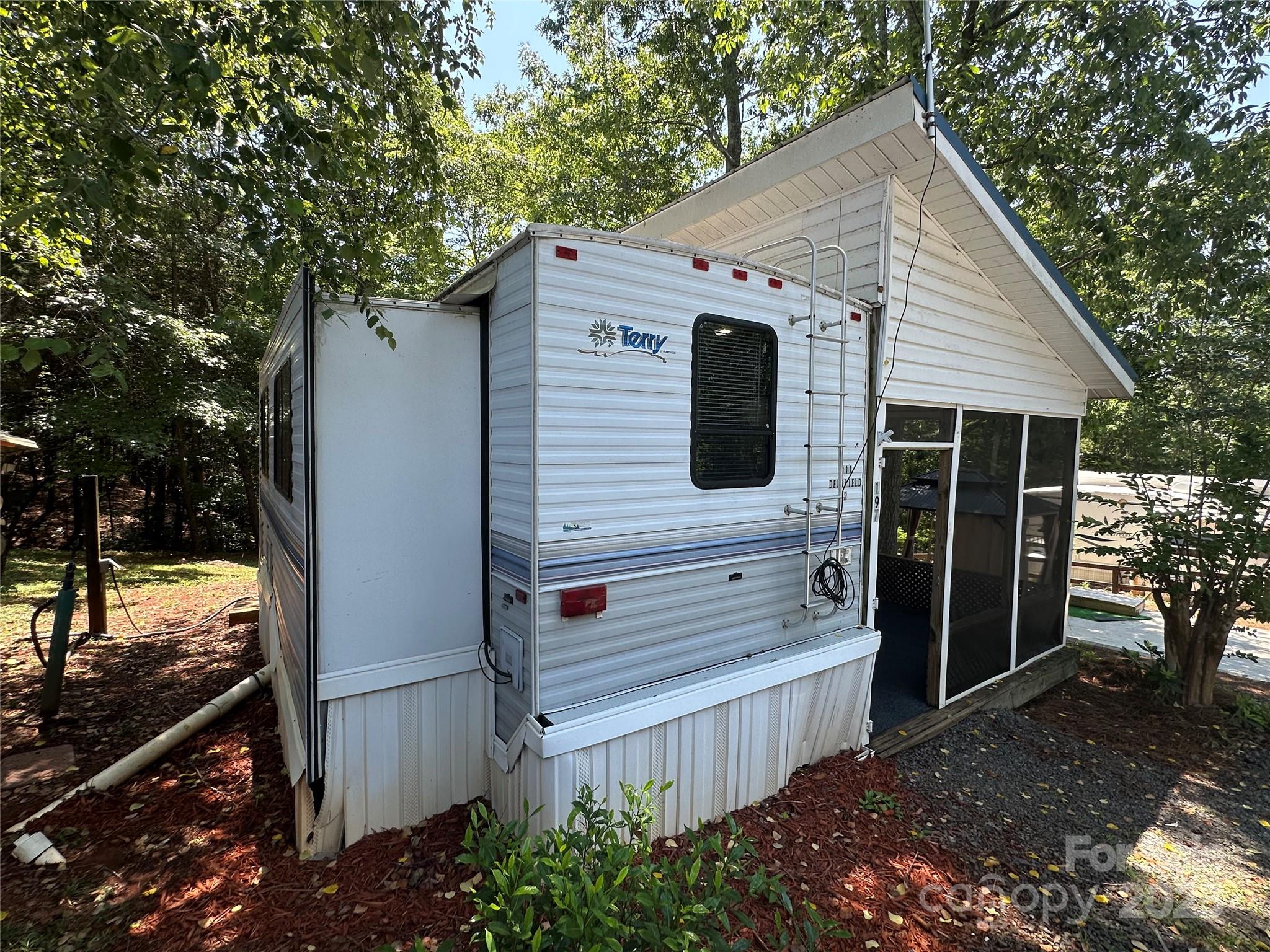 111 Deerfield Drive New London NC 28127