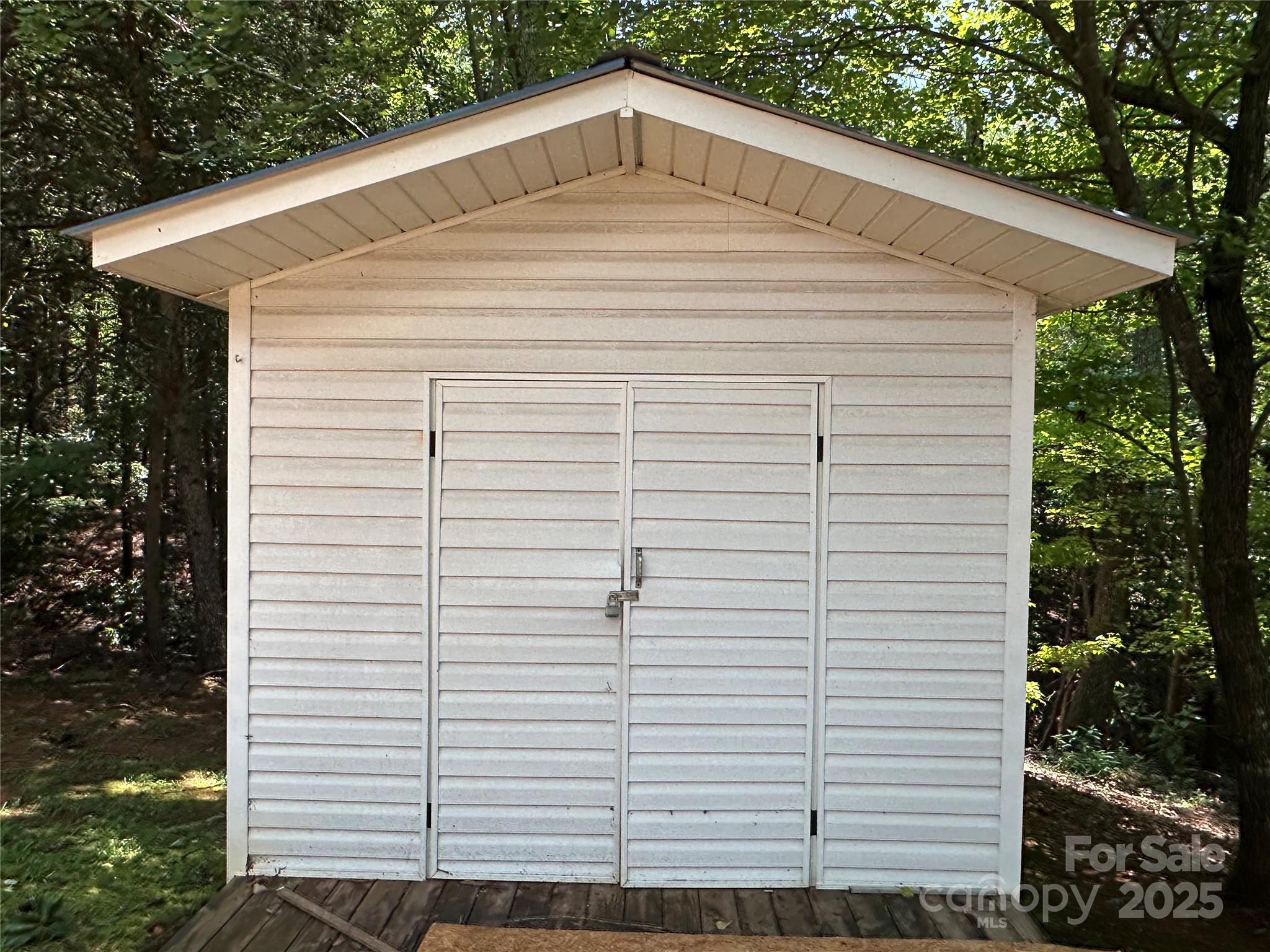 111 Deerfield Drive New London NC 28127
