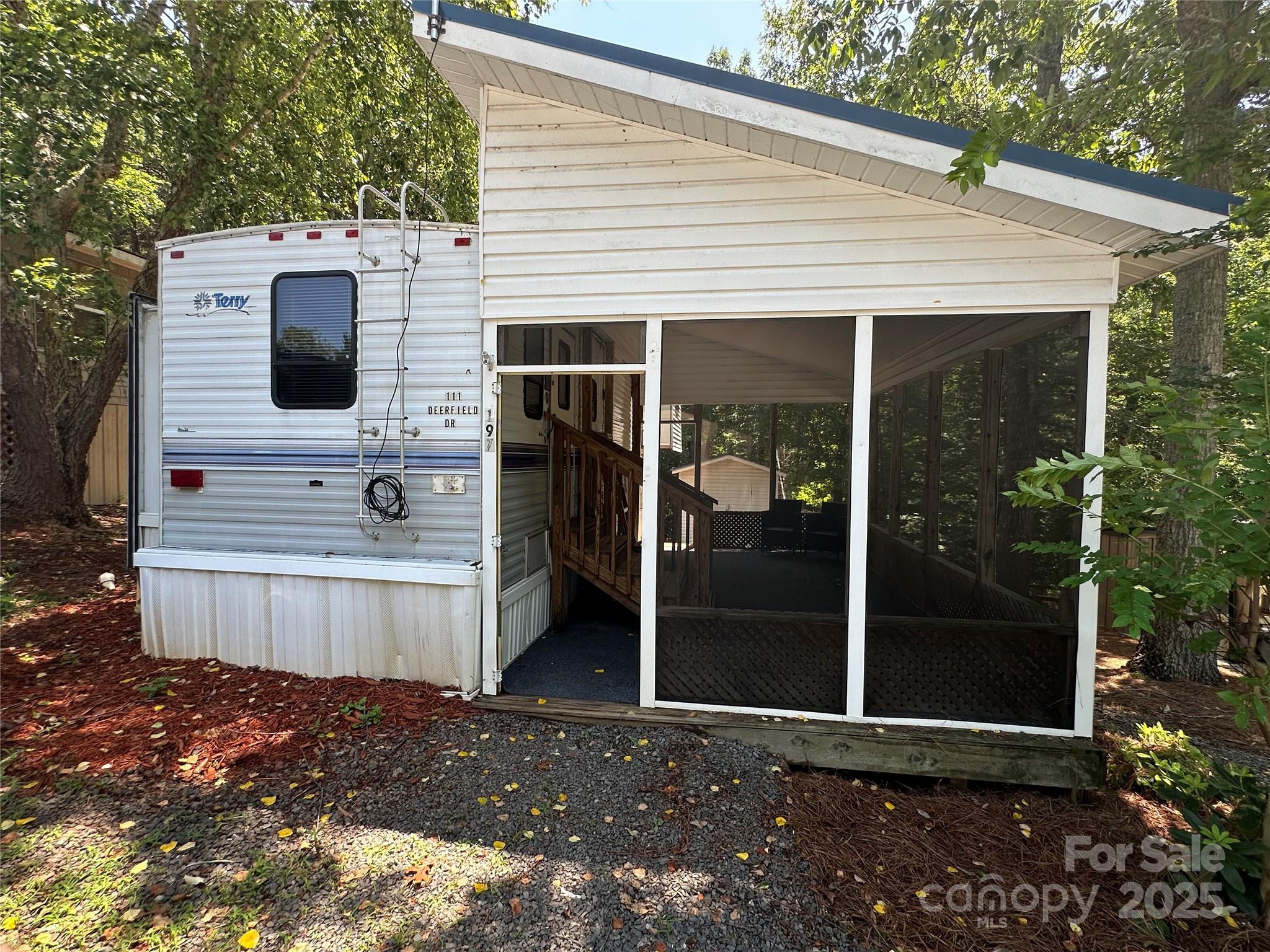 111 Deerfield Drive New London NC 28127