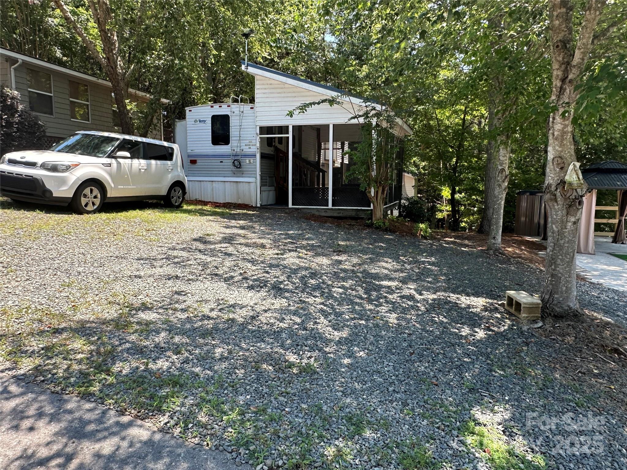 111 Deerfield Drive New London NC 28127