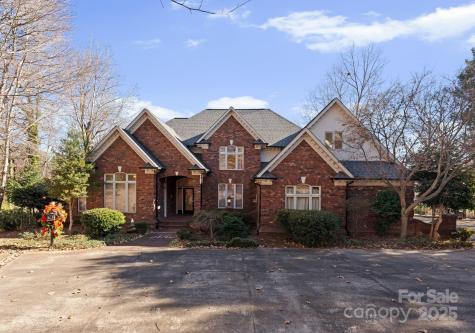 718 Eagle Point Court Matthews NC 28104