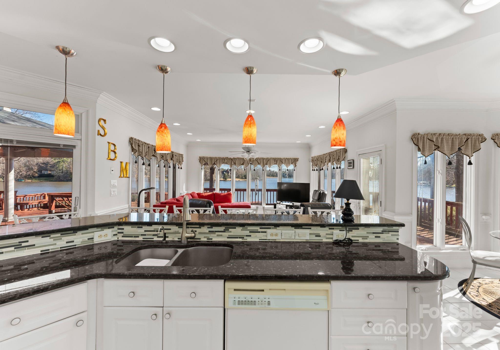 718 Eagle Point Court Matthews NC 28104