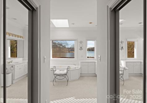 718 Eagle Point Court Matthews NC 28104