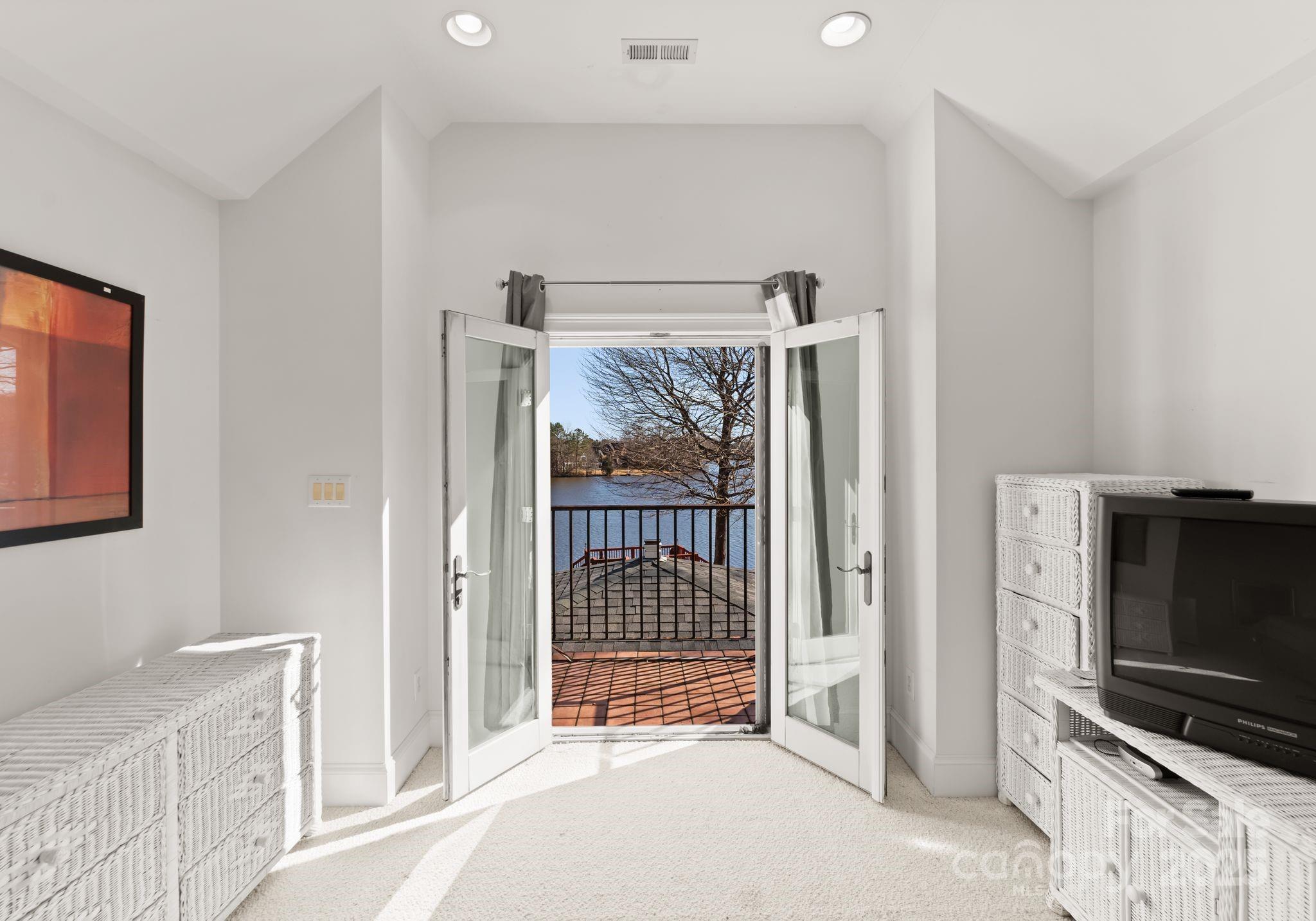718 Eagle Point Court Matthews NC 28104