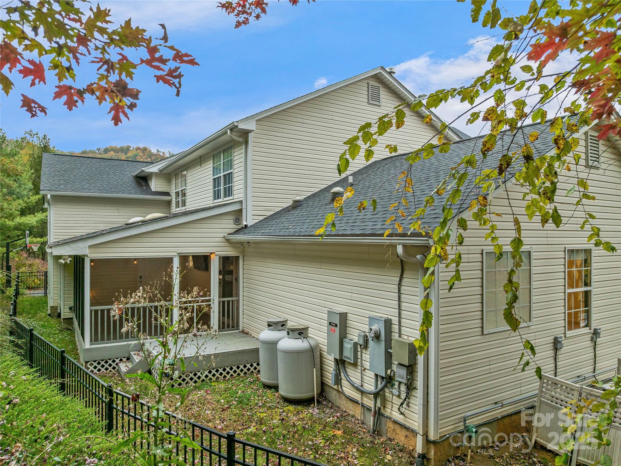 106 Thistle Tree Way Weaverville NC 28787