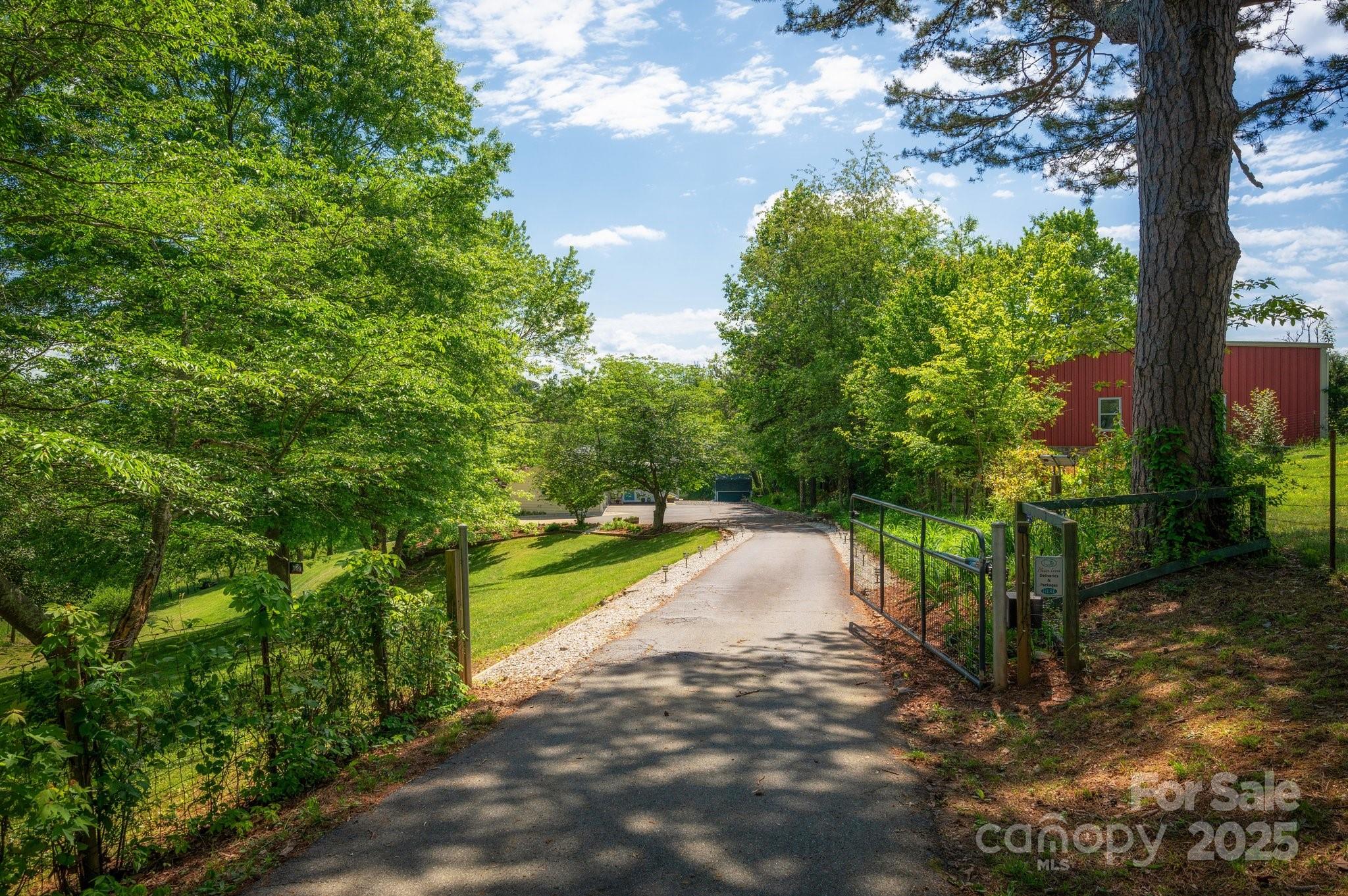 1572 Alexander Road Leicester NC 28748