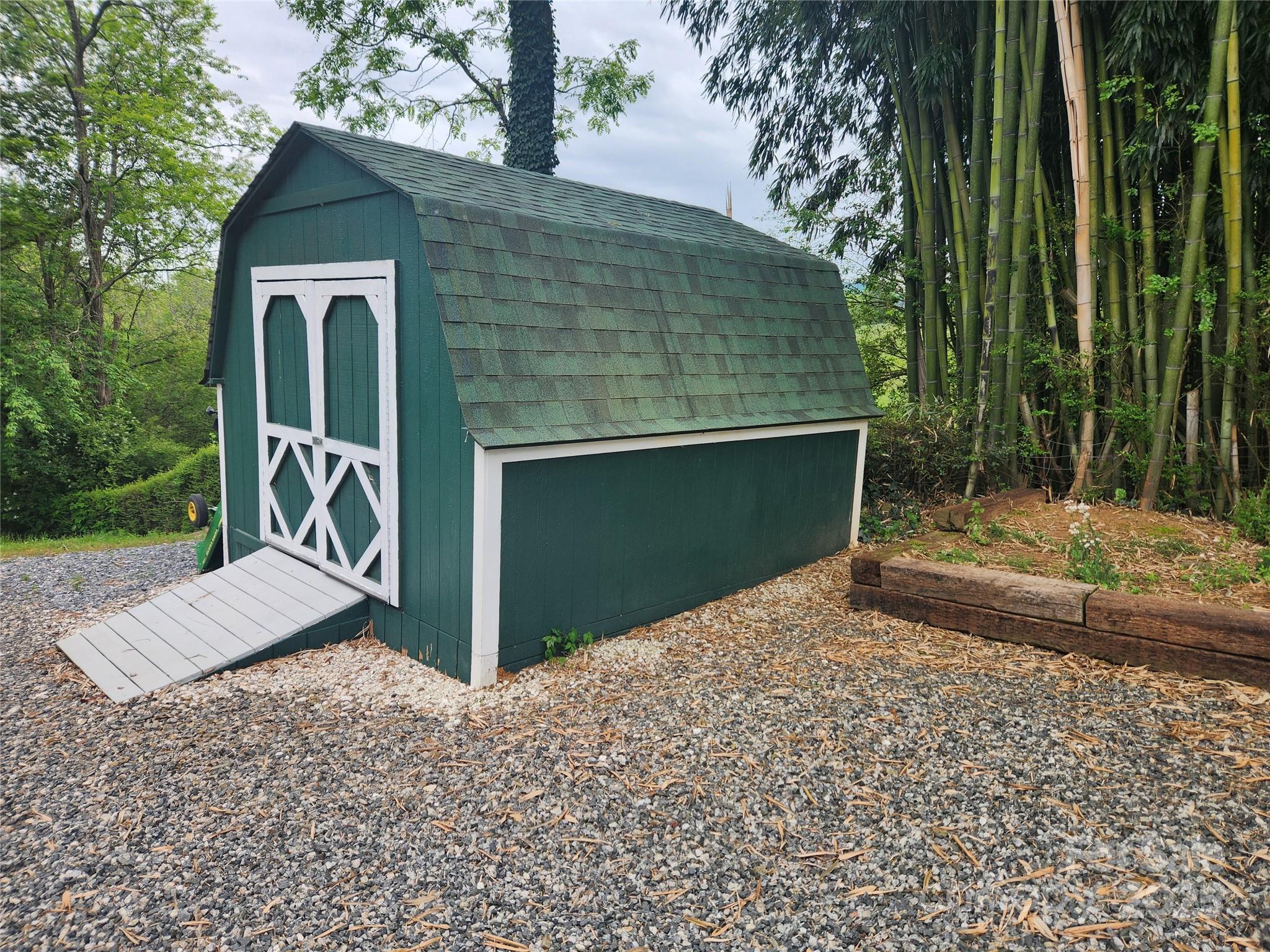 1572 Alexander Road Leicester NC 28748