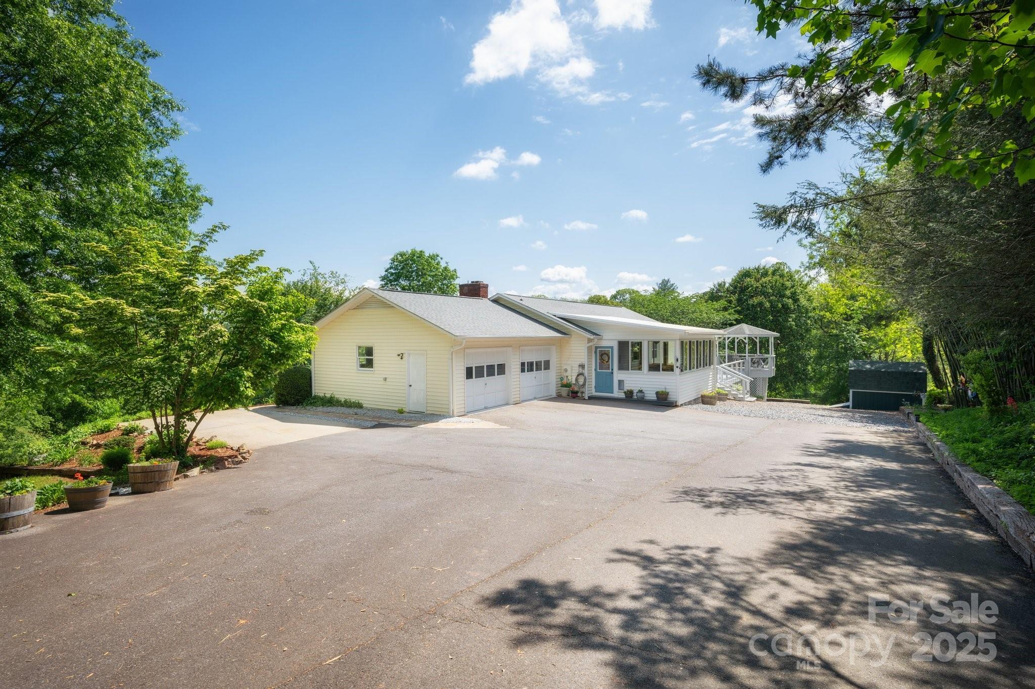 1572 Alexander Road Leicester NC 28748