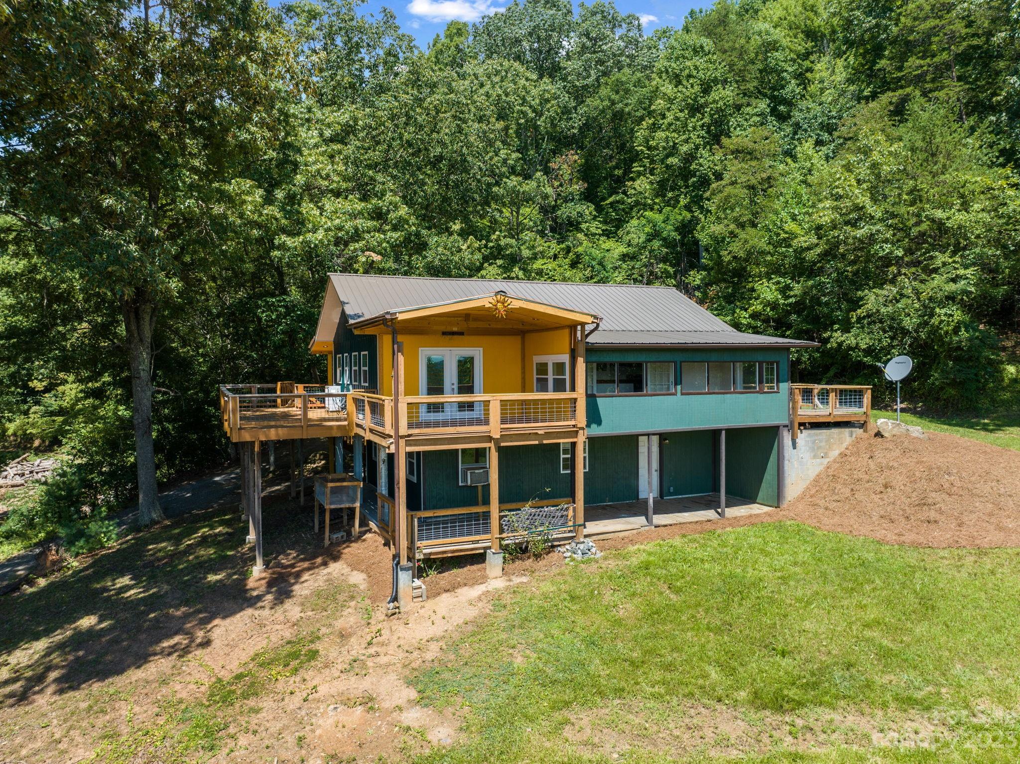 632 Thunder Road Clyde NC 28721