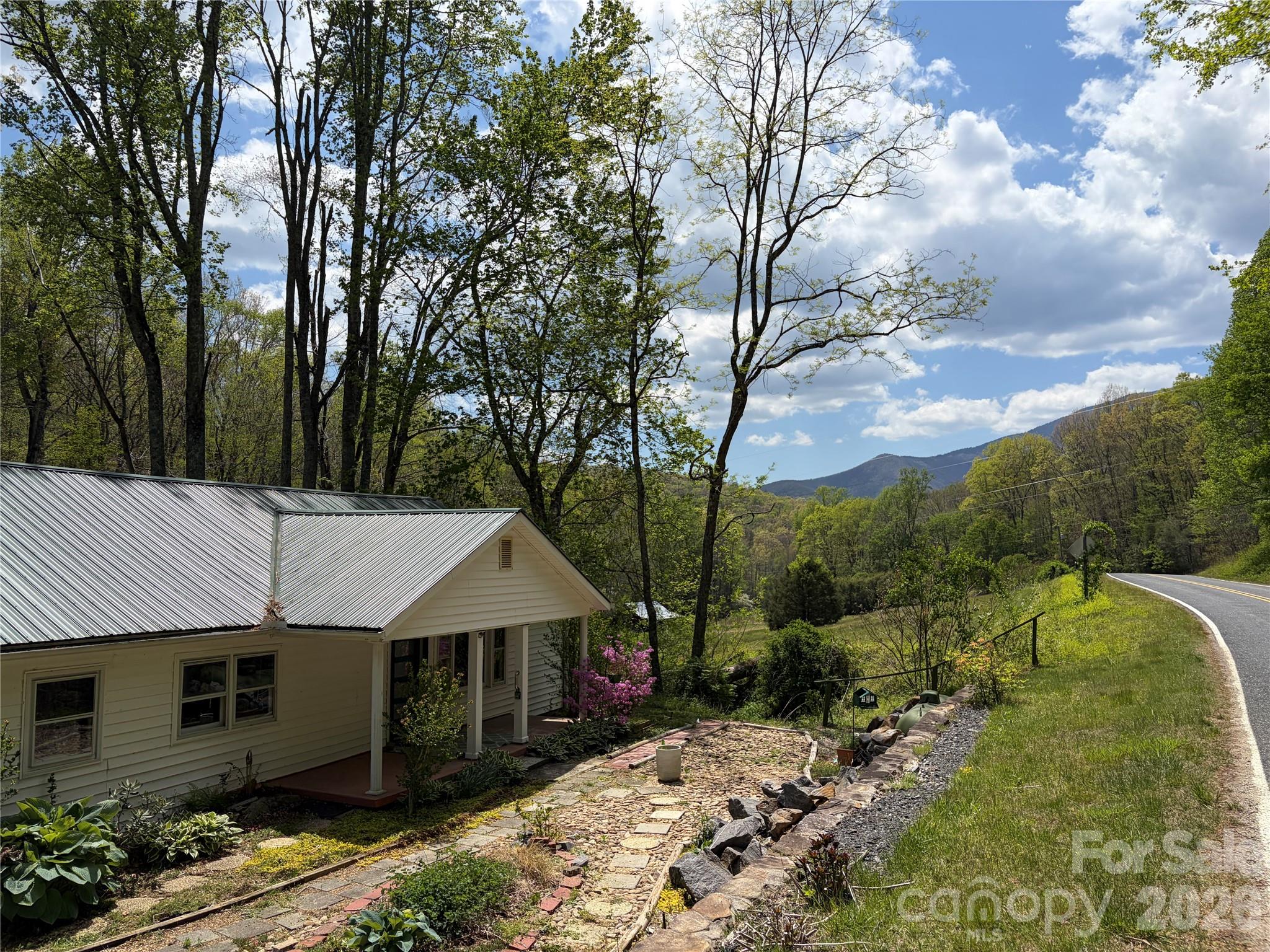 524 Clear Creek Road Burnsville NC 28714