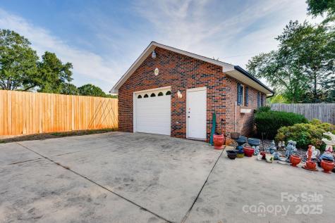 3132 Fox Den Circle Iron Station NC 28080