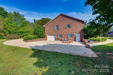 3132 Fox Den Circle Iron Station NC 28080