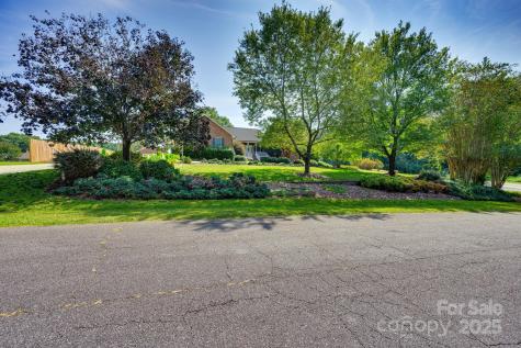 3132 Fox Den Circle Iron Station NC 28080