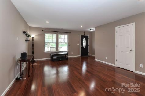 1135 Valley Street Statesville NC 28677