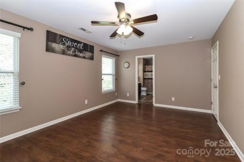 1135 Valley Street Statesville NC 28677