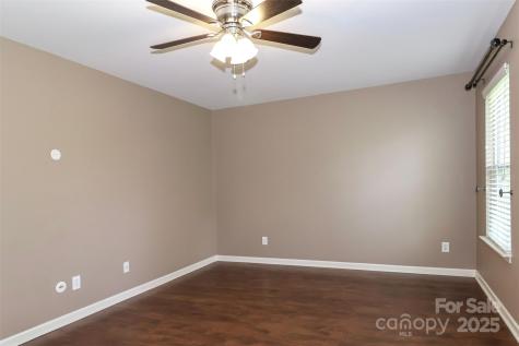 1135 Valley Street Statesville NC 28677