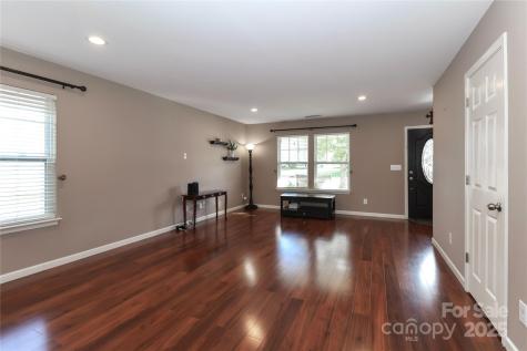 1135 Valley Street Statesville NC 28677