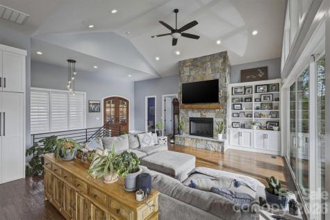 10 Otter Cove Court Nebo NC 28761