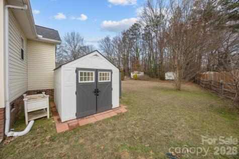 1547 Tammy Court Kannapolis NC 28083