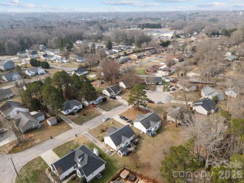 1547 Tammy Court Kannapolis NC 28083