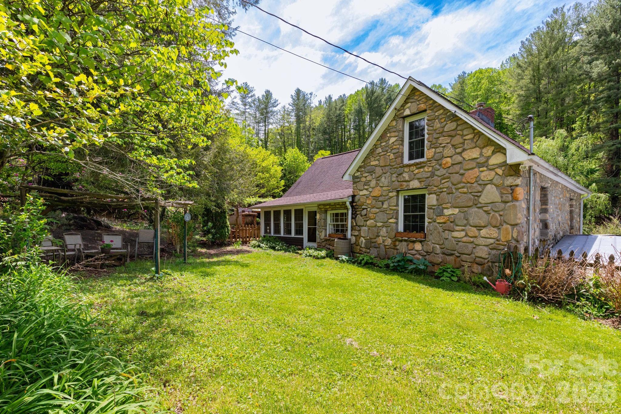 1492 Murray Road Canton NC 28716