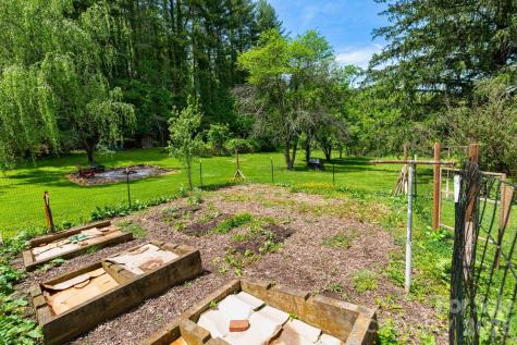 1492 Murray Road Canton NC 28716