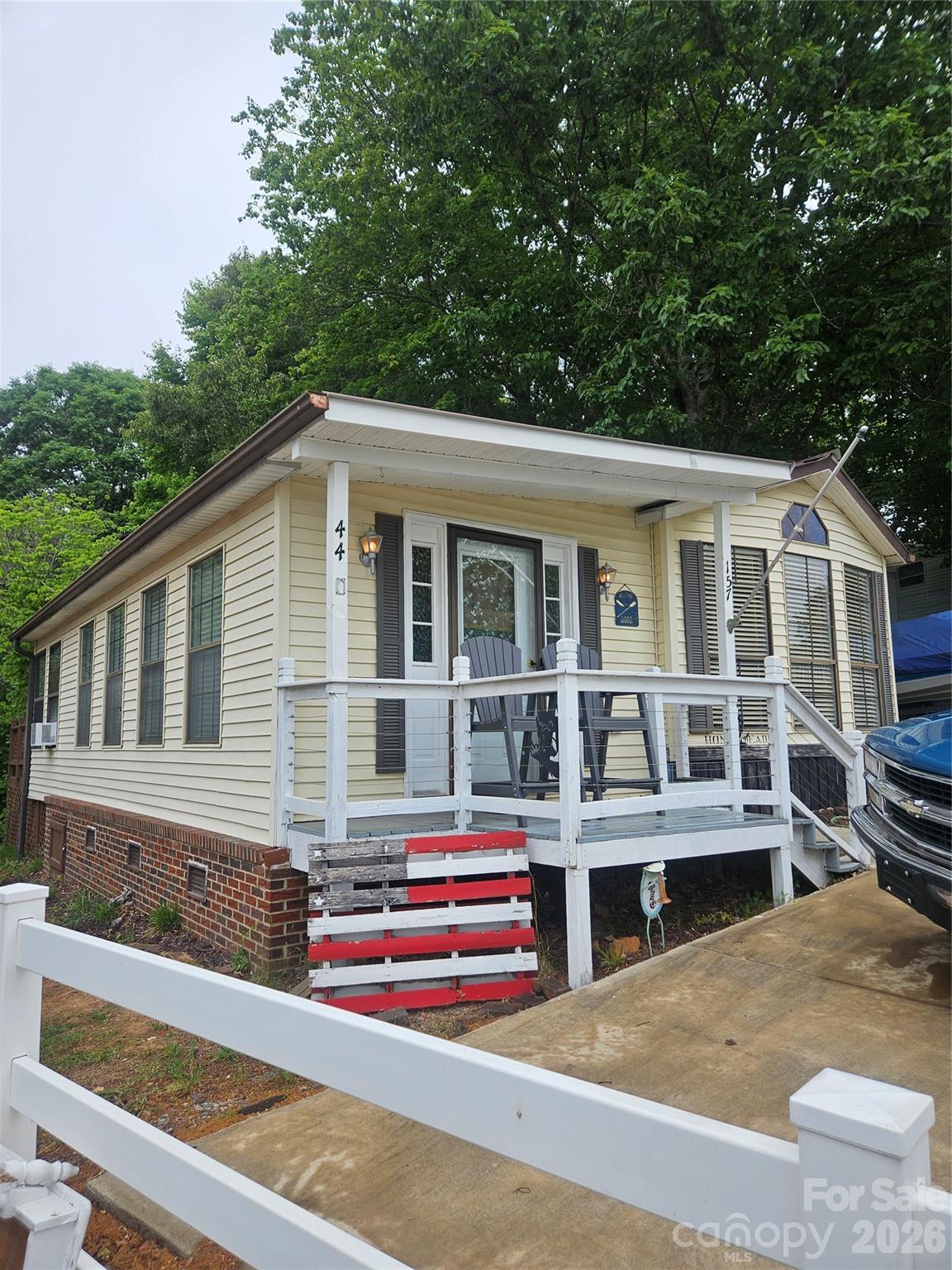 157 Dogwood Circle New London NC 28127