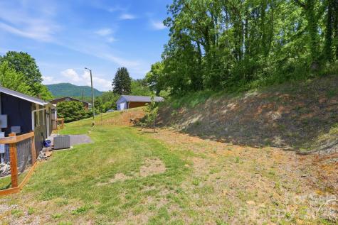 197 Mulberry Street Clyde NC 28721