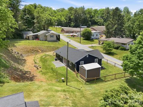 197 Mulberry Street Clyde NC 28721