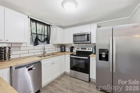 197 Mulberry Street Clyde NC 28721