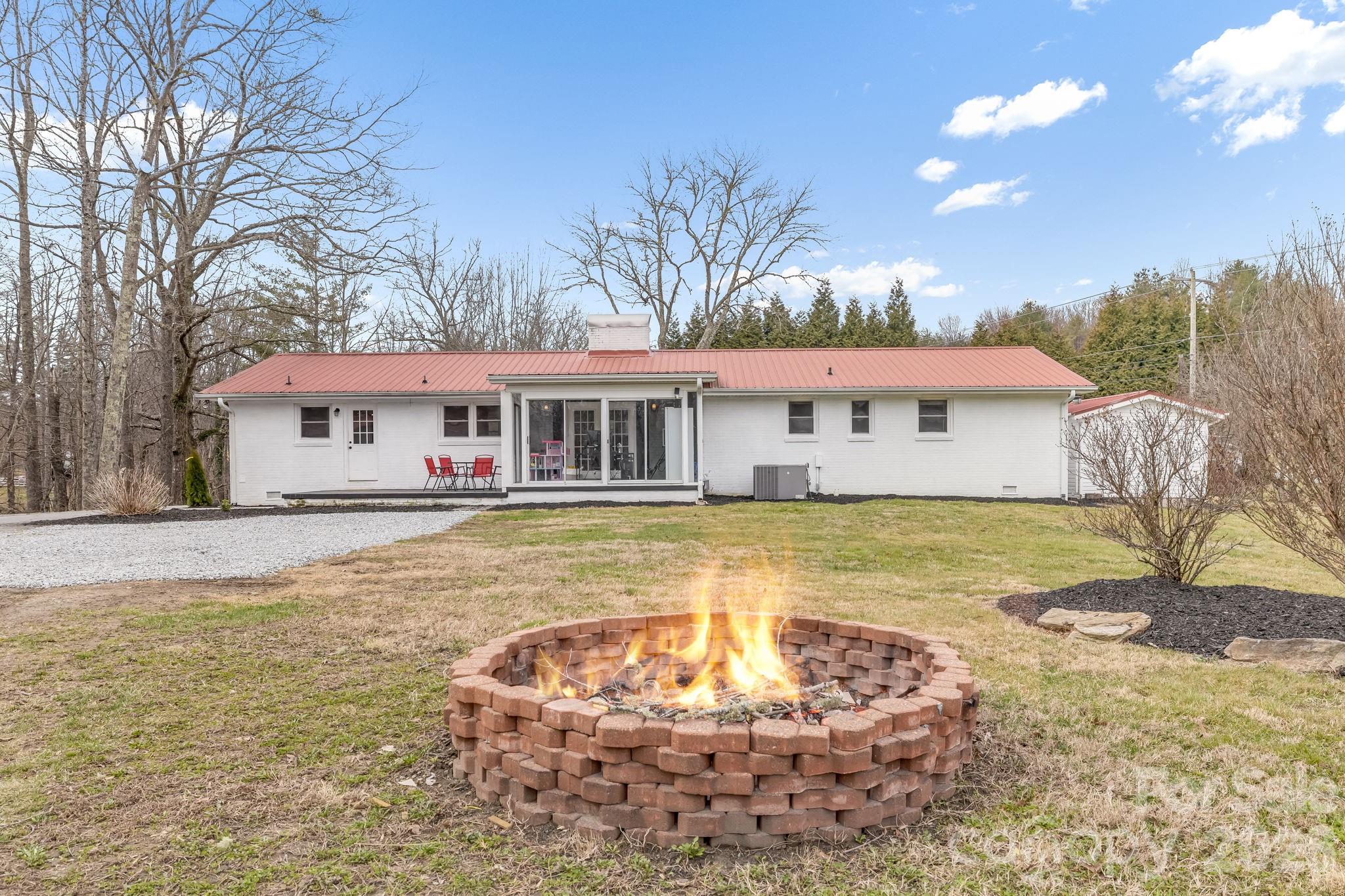 52 Baby Jane Lane Hendersonville NC 28792