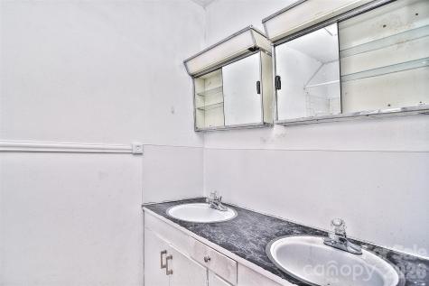 936 23rd Avenue NE Hickory NC 28601
