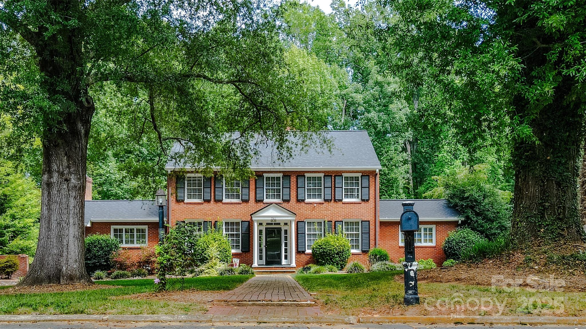 901 Woodlawn Drive Lexington NC 27292