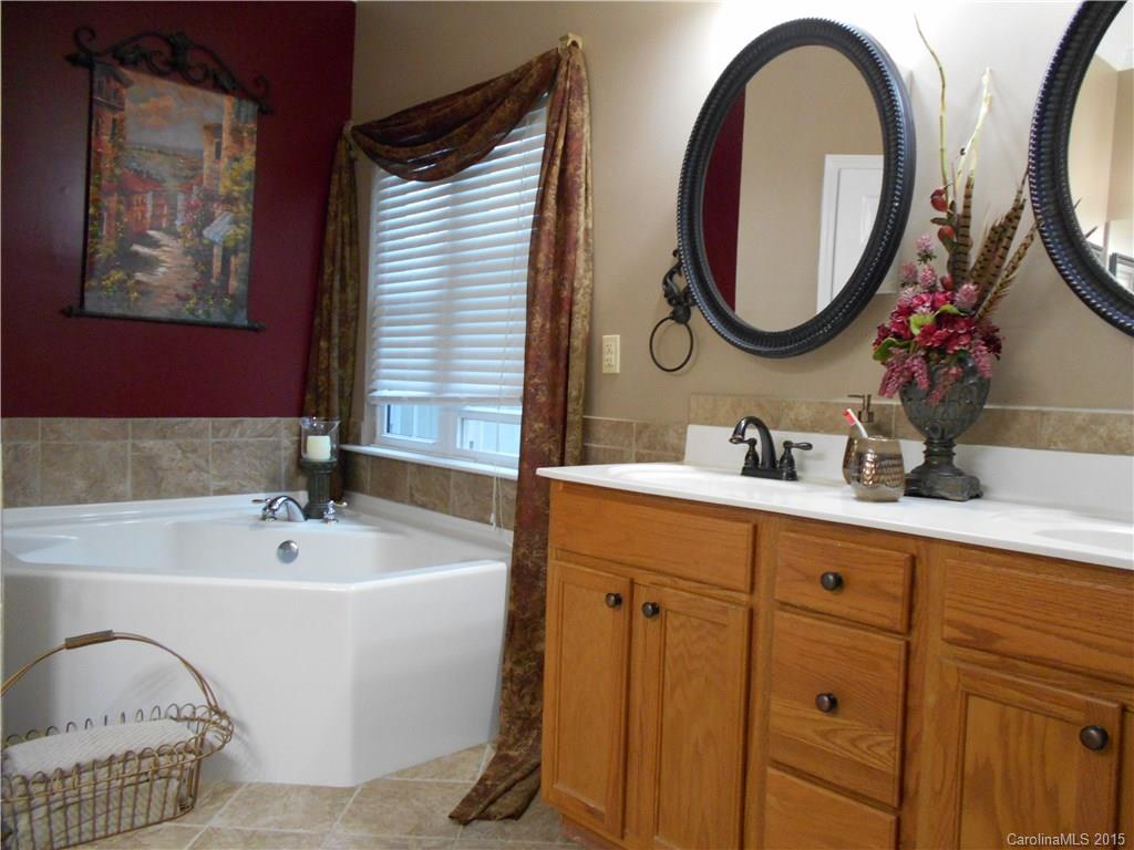 3440 Fairfax Woods Drive Matthews NC 28105