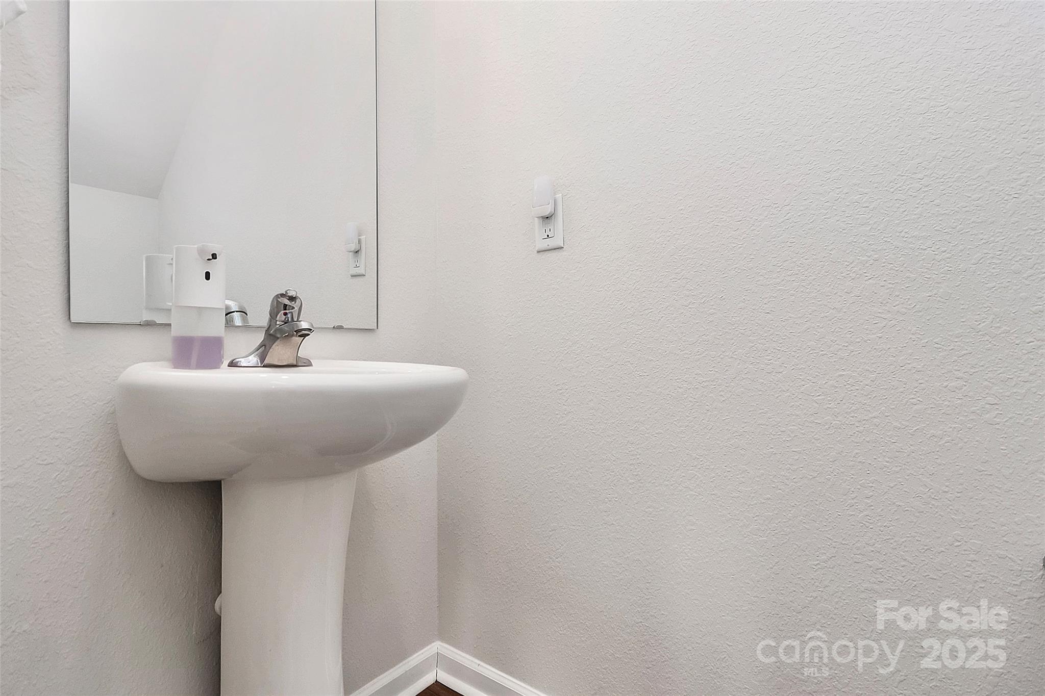 5209 Wolfridge Avenue Charlotte NC 28214