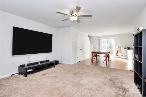 5209 Wolfridge Avenue Charlotte NC 28214