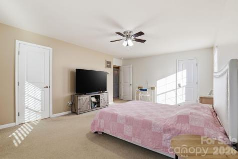 7532 W Berkeley Road Denver NC 28037