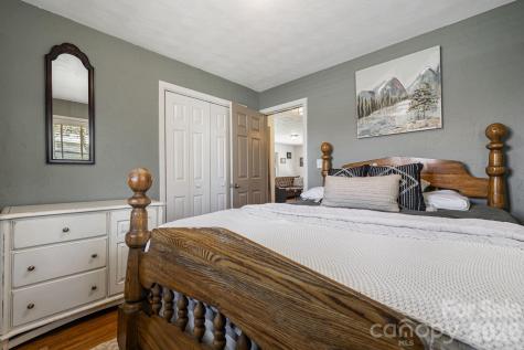 1733 Clairmont Drive Hendersonville NC 28791