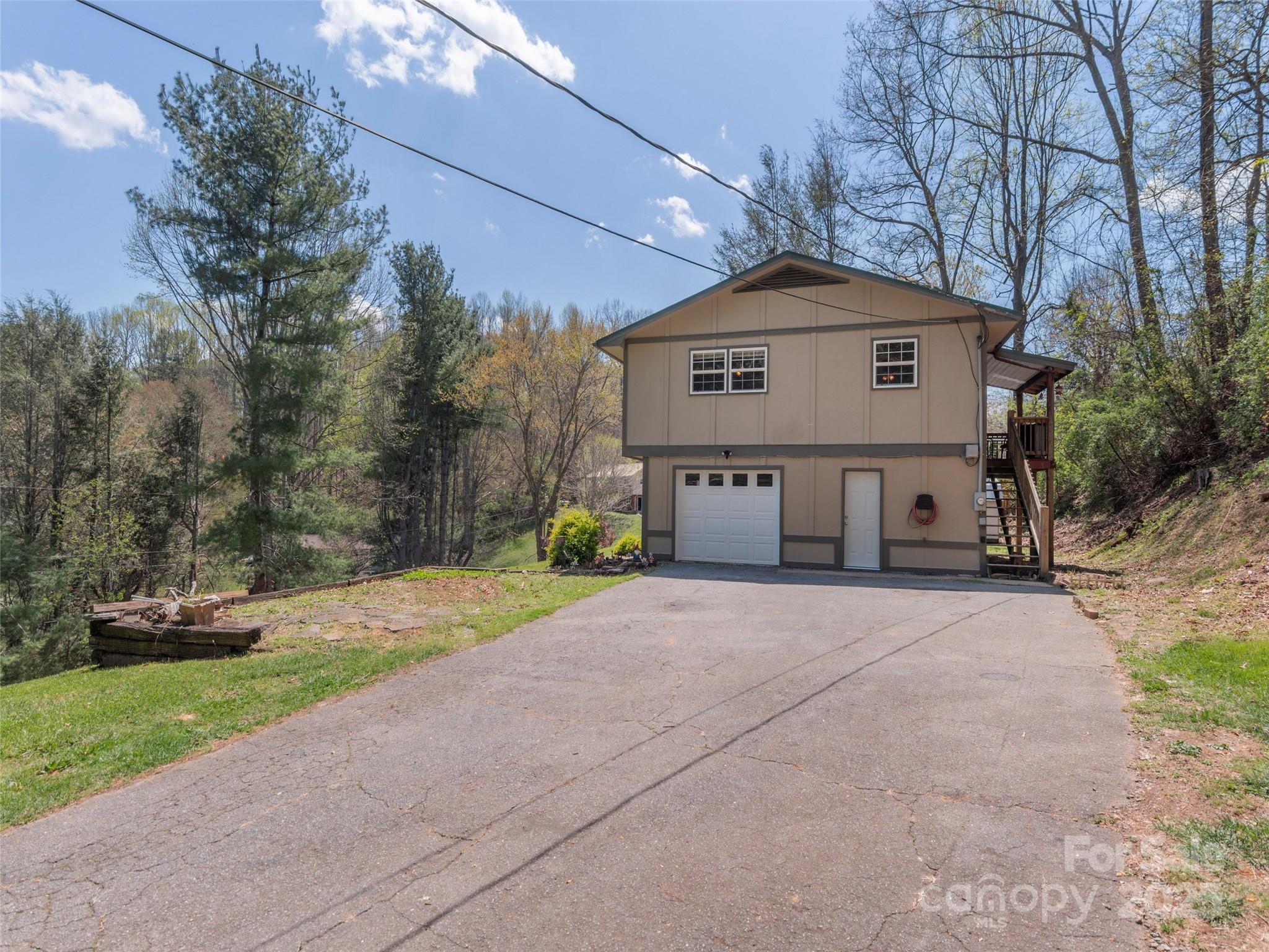 383 Pioneer Drive Waynesville NC 28786